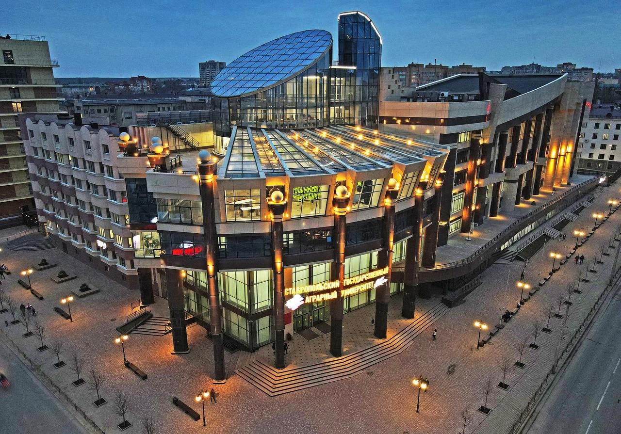 Главный корпус университета