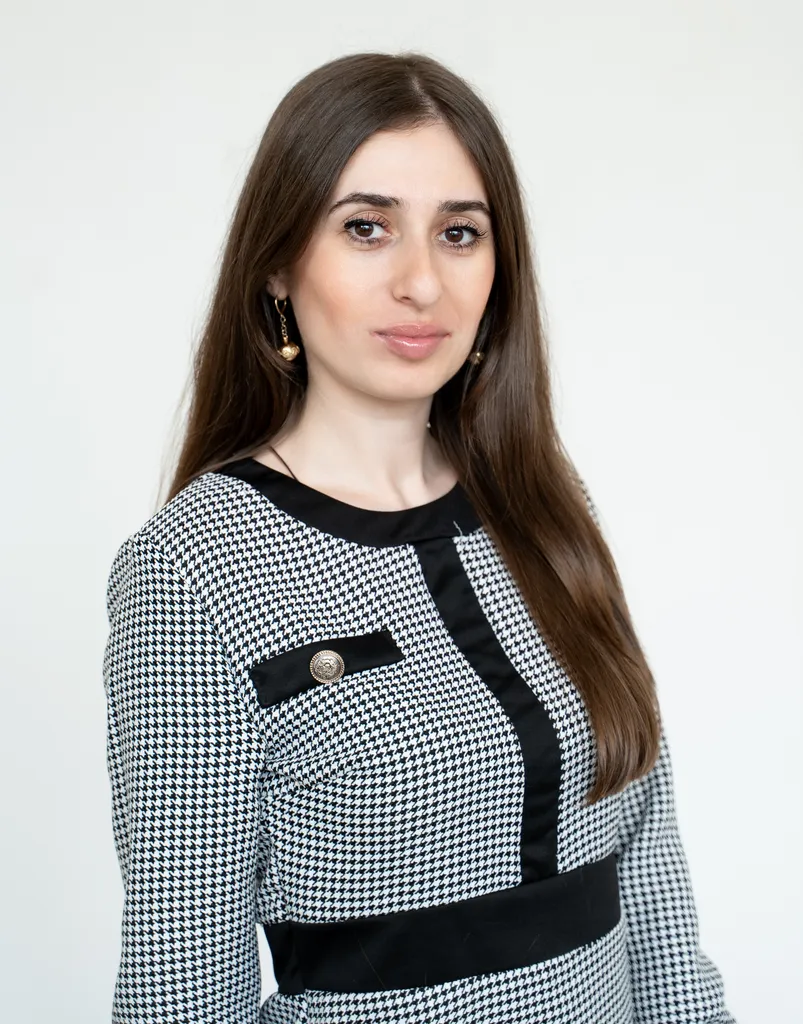 Микаелян Женя Гиголовна